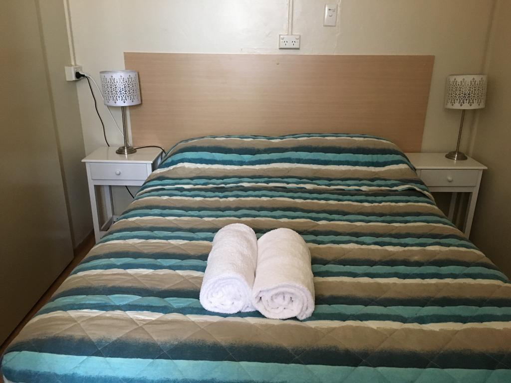 Plantation Park Motor Inn Ayr Room photo
